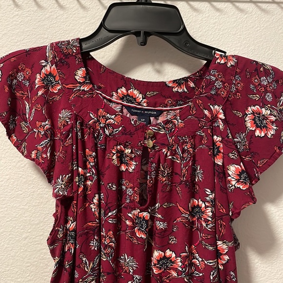 Floral Tommy Hilfiger Top! - Picture 4 of 11